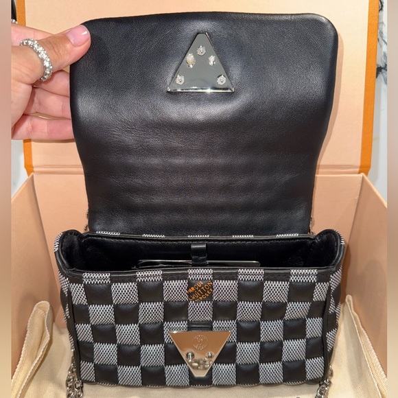 Louis Vuitton Damier Twist BB - Picture 5 of 11